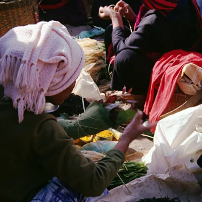 Chatting at Nyaungshwe Market