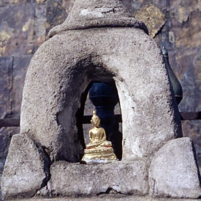 Buddha statuette, Wat Phra That Lampang Luang