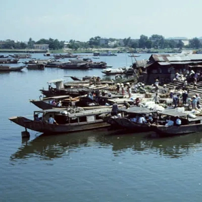 Harbour for the market, Hue